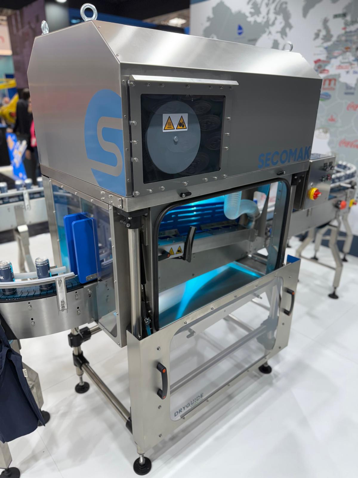 Secomak DryGuide Essential industrial container drying machine with cans on a conveyor