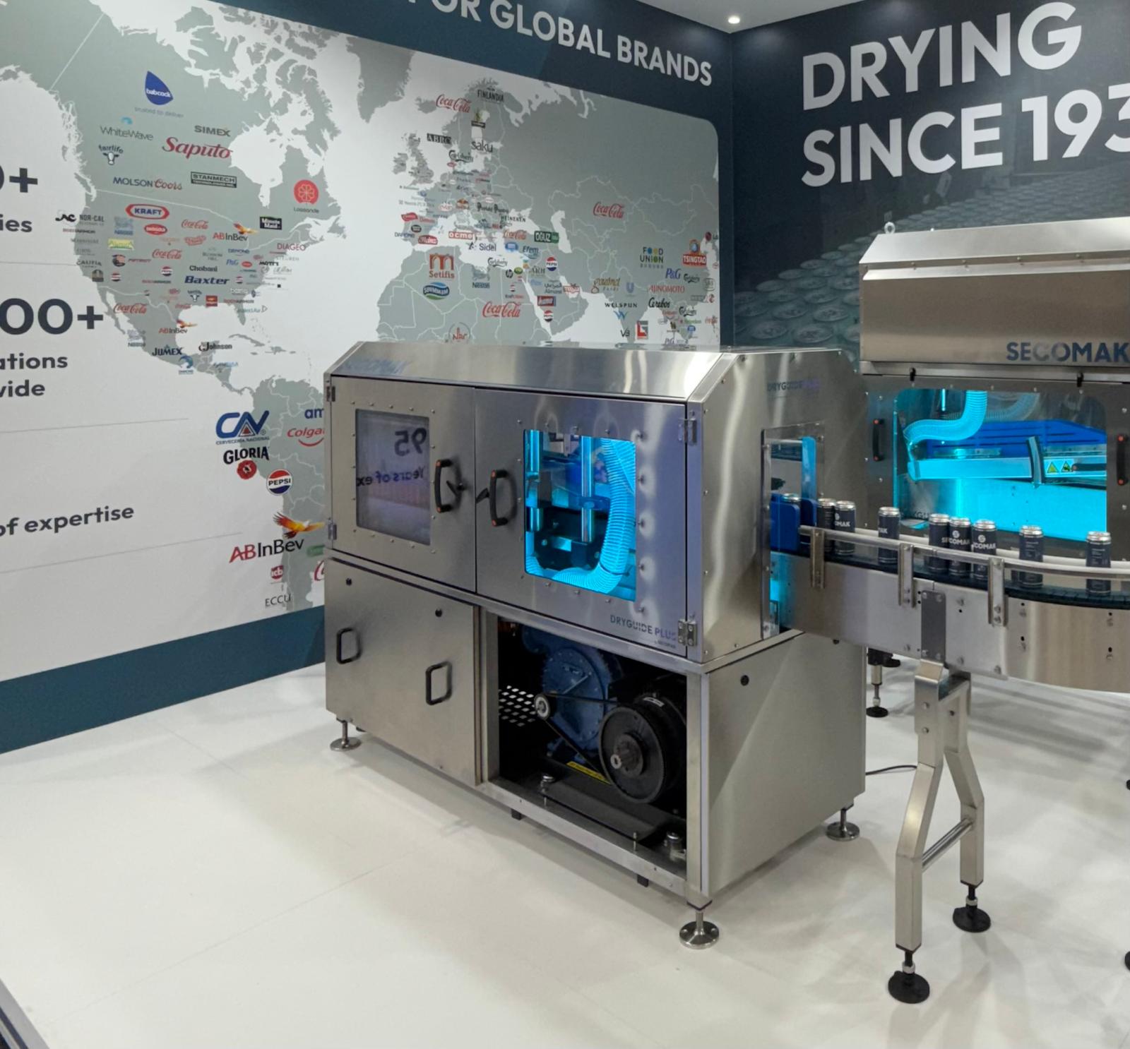 DryGuide Plus high-speed container drying tunnel with cans on a conveyor