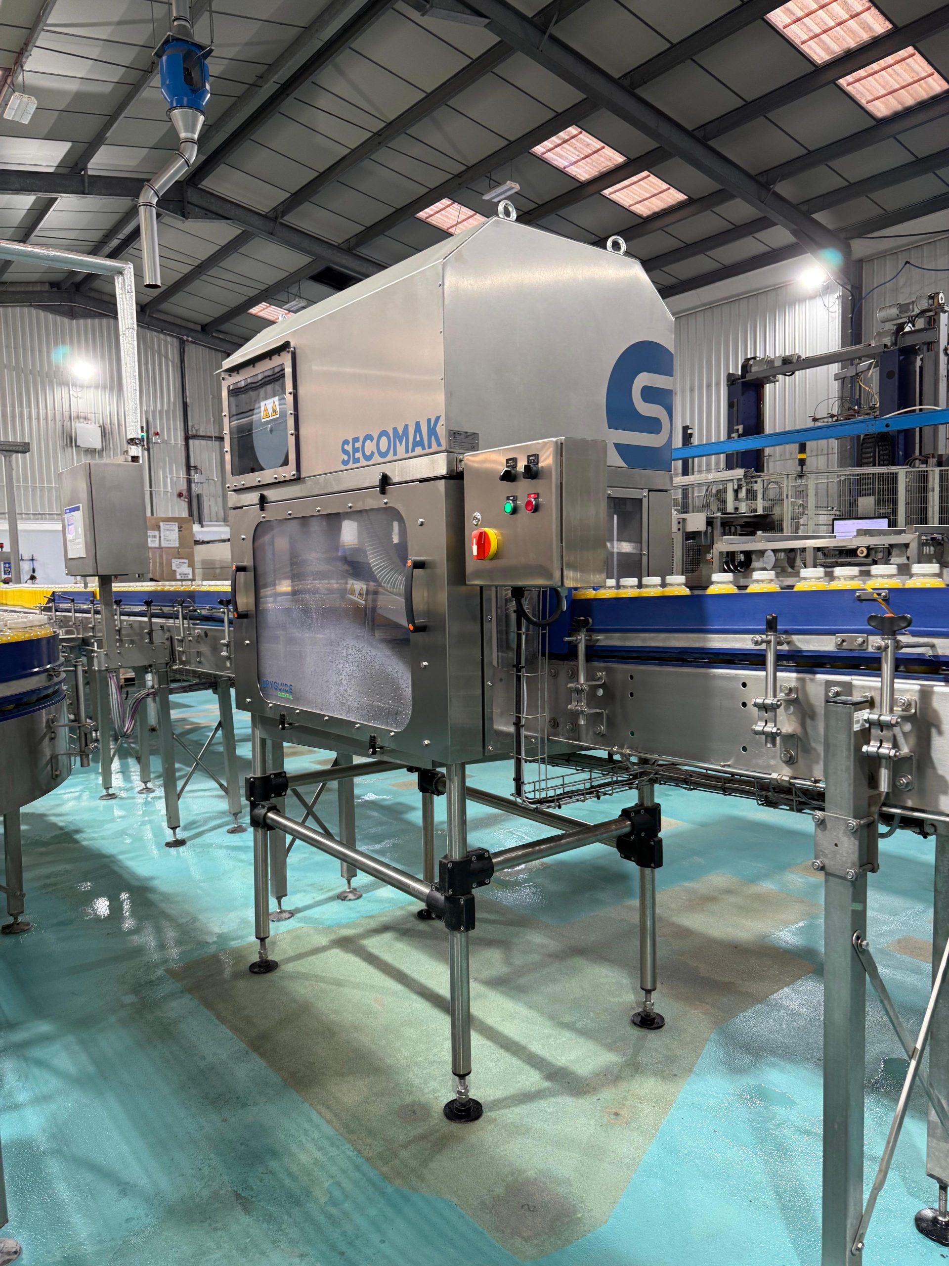 DryGuide Essential installed on a beverage production line for bottle drying at purity soft drinks